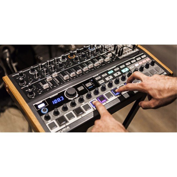 MiniBrute 2S Analog, semi modular Hybrid Synth