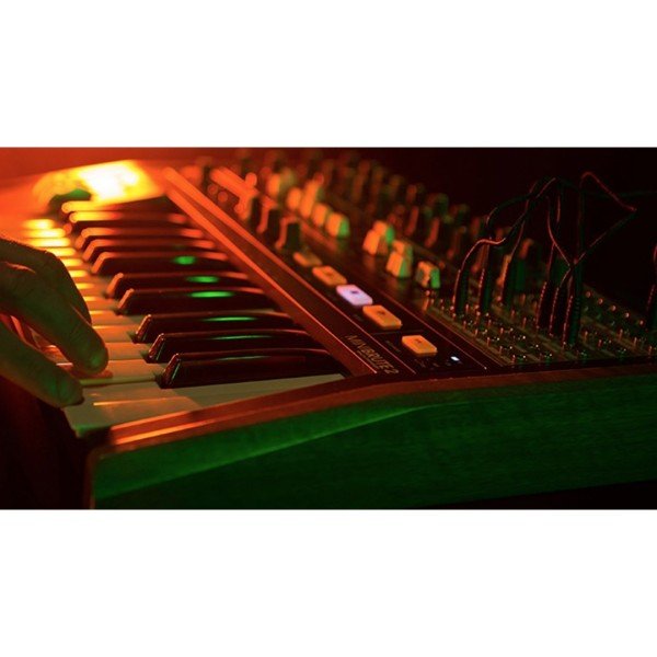 MiniBrute 2 Analog, semi modular Hybrid Synth