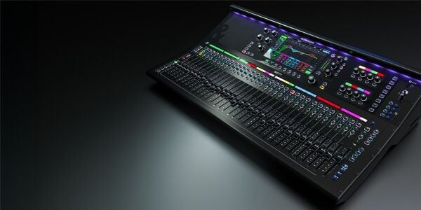 SQ7+ 48 Kanal Dijital Mikser RackUltra FX