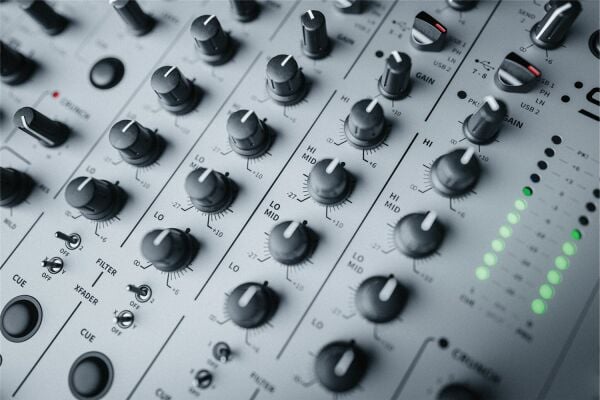 Xone:96 6+2 Kanal Analog DJ Mikseri