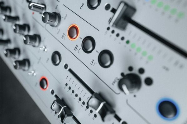Xone:96 6+2 Kanal Analog DJ Mikseri
