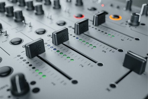 Xone:96 6+2 Kanal Analog DJ Mikseri