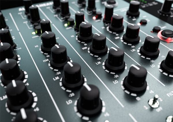 Xone:92 4+2 Kanal Analog DJ Mikseri