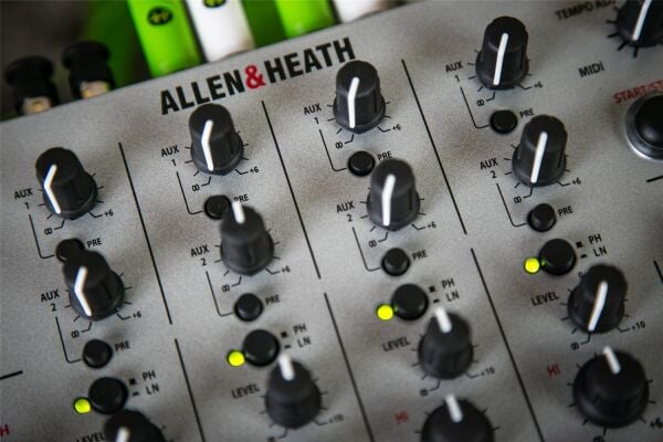 Xone:92 Limited Edition 4+2 Kanal Analog DJ Mikseri