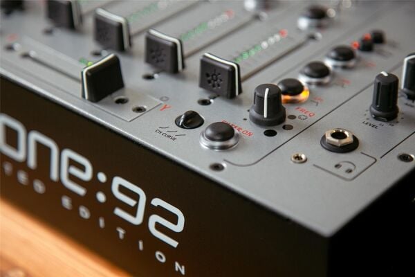 Xone:92 Limited Edition 4+2 Kanal Analog DJ Mikseri