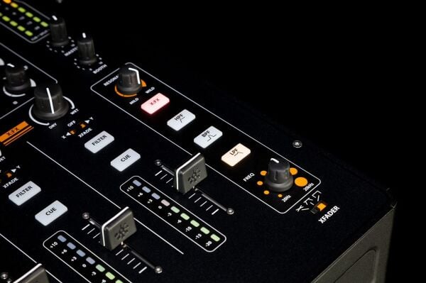 Xone:43 4+1 Kanal Analog DJ Mikseri