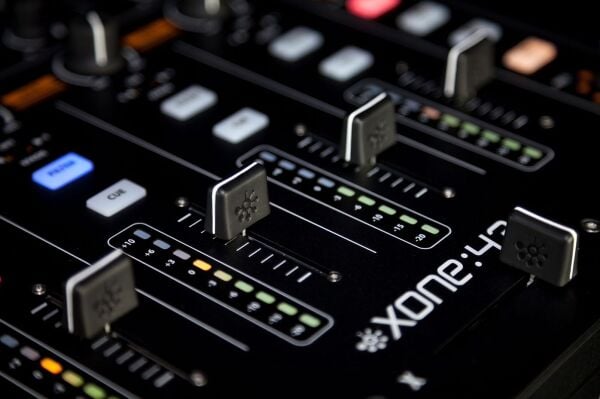 Xone:43 4+1 Kanal Analog DJ Mikseri