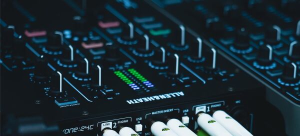 Xone:24C 2+1 Kanal USB Analog DJ Mikseri