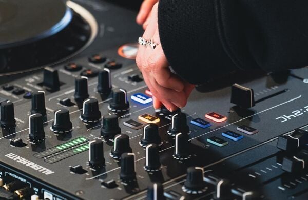 Xone:24C 2+1 Kanal USB Analog DJ Mikseri